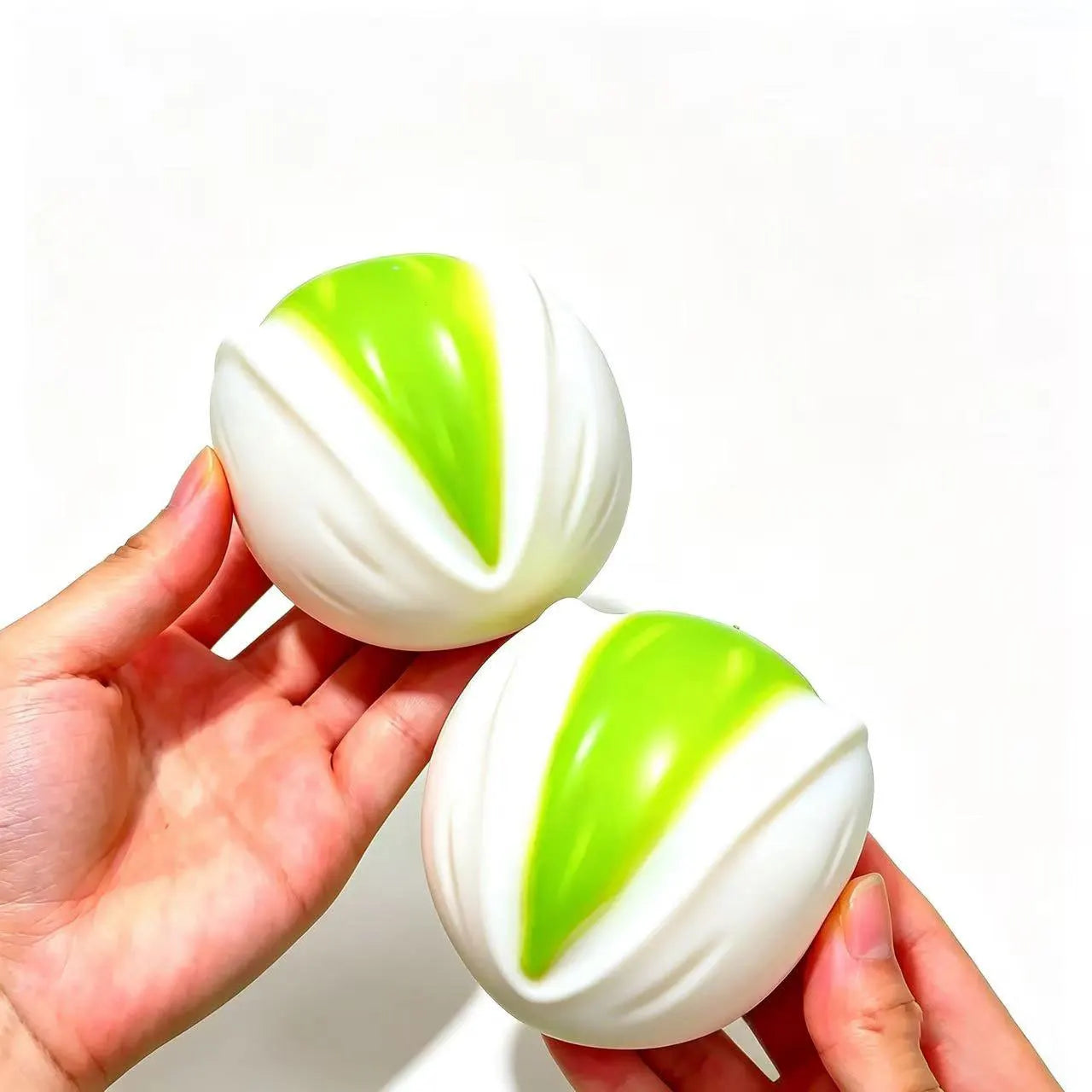 Squishy Pistacho Crujiente – Bola Antiestrés ASMR